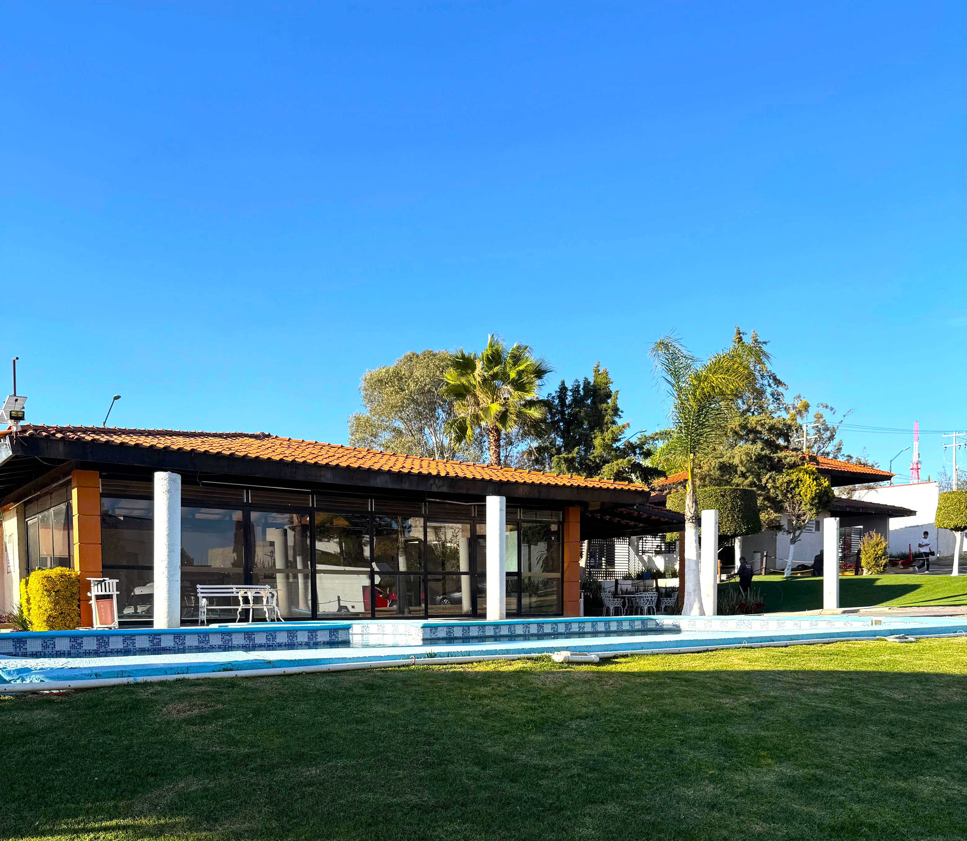 CASA EN VENTA EN PRIVADO CON ALBERCA EN LE�N GTO ZONA NORTE